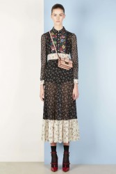 127922915_52redvalentino.jpg